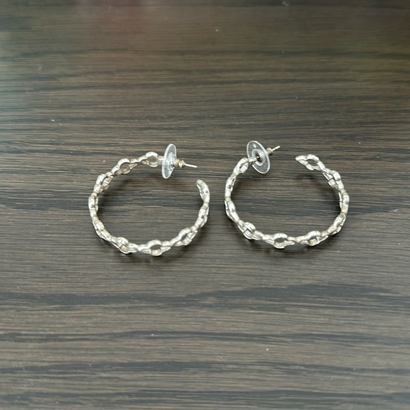 Kendra Scott Abbie silver hoop earrings - Picture 2 of 3
